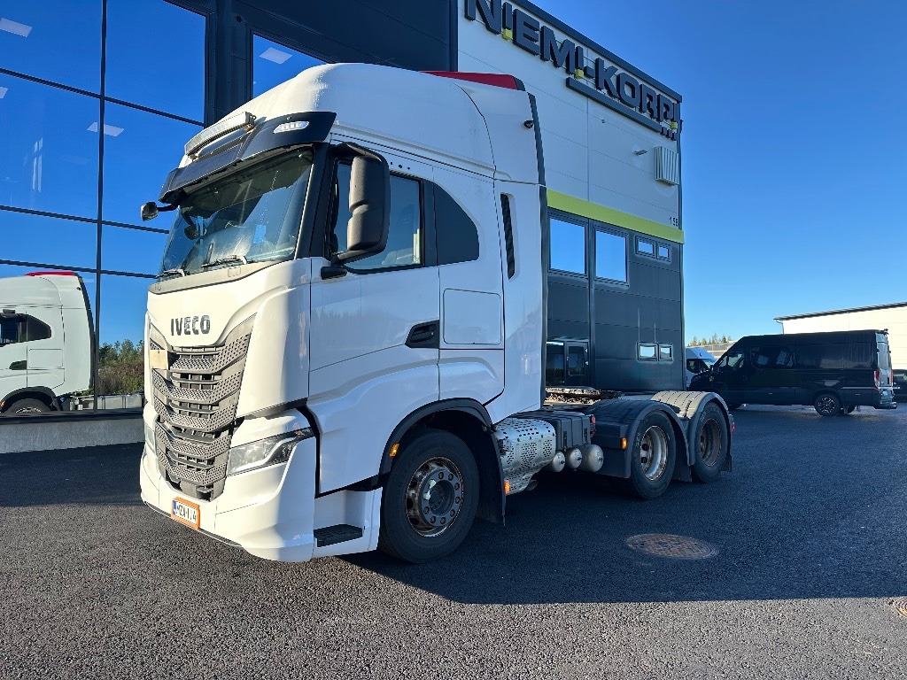 Iveco S-Way AS440X57 TZ/P 6x4 HCT - Vilcējs: foto 1 Iveco S-Way AS440X57 TZ/P 6x4 HCT - Vilcējs: foto 1