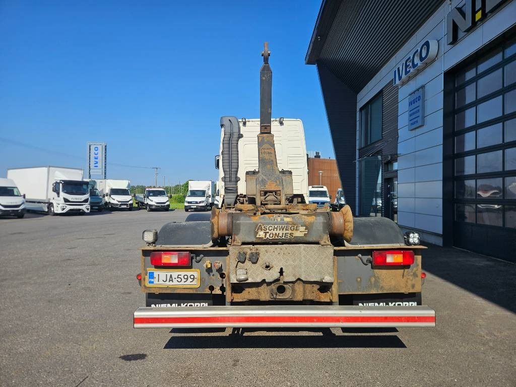 Volvo FH12 460 - Pacēlājs ar āķi: foto 5 Volvo FH12 460 - Pacēlājs ar āķi: foto 5