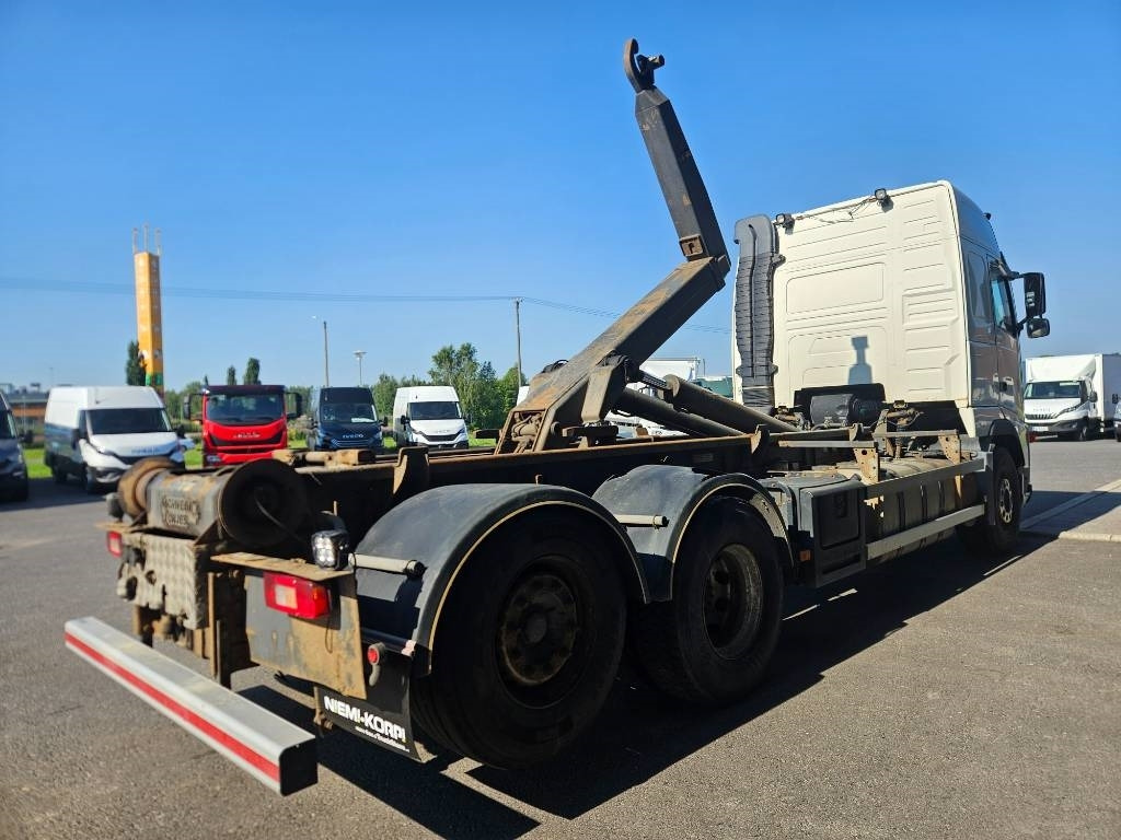 Volvo FH12 460 - Pacēlājs ar āķi: foto 4 Volvo FH12 460 - Pacēlājs ar āķi: foto 4
