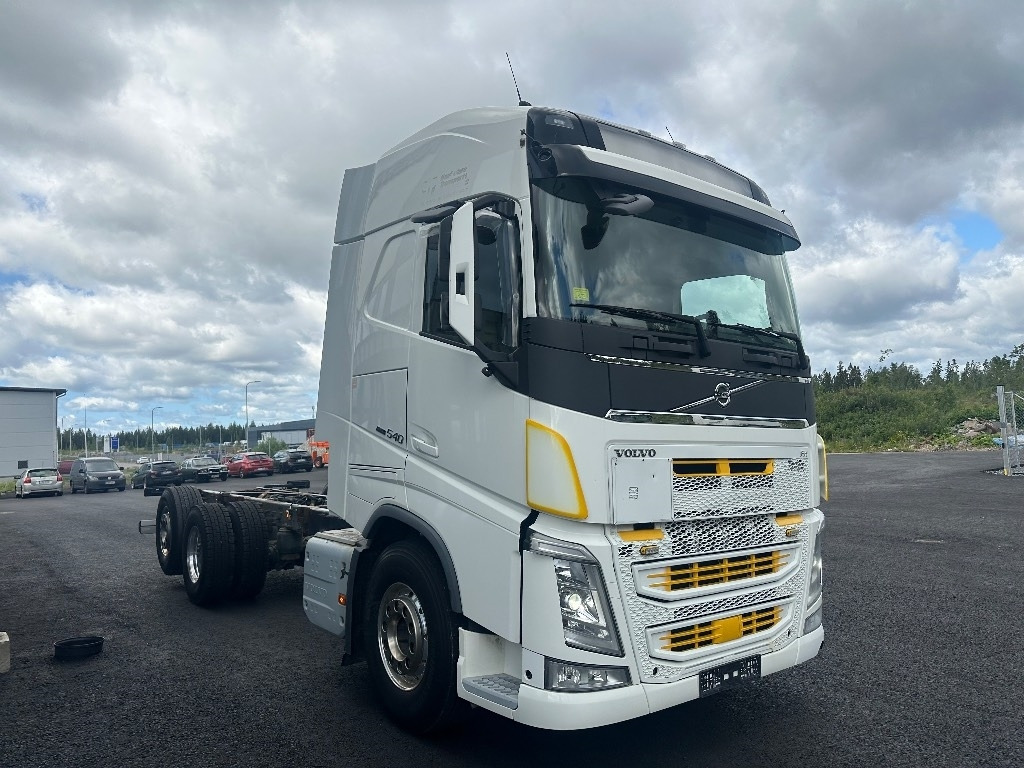 Volvo FH13 540 6x2*4 - Šasija kravas automašīna: foto 2 Volvo FH13 540 6x2*4 - Šasija kravas automašīna: foto 2