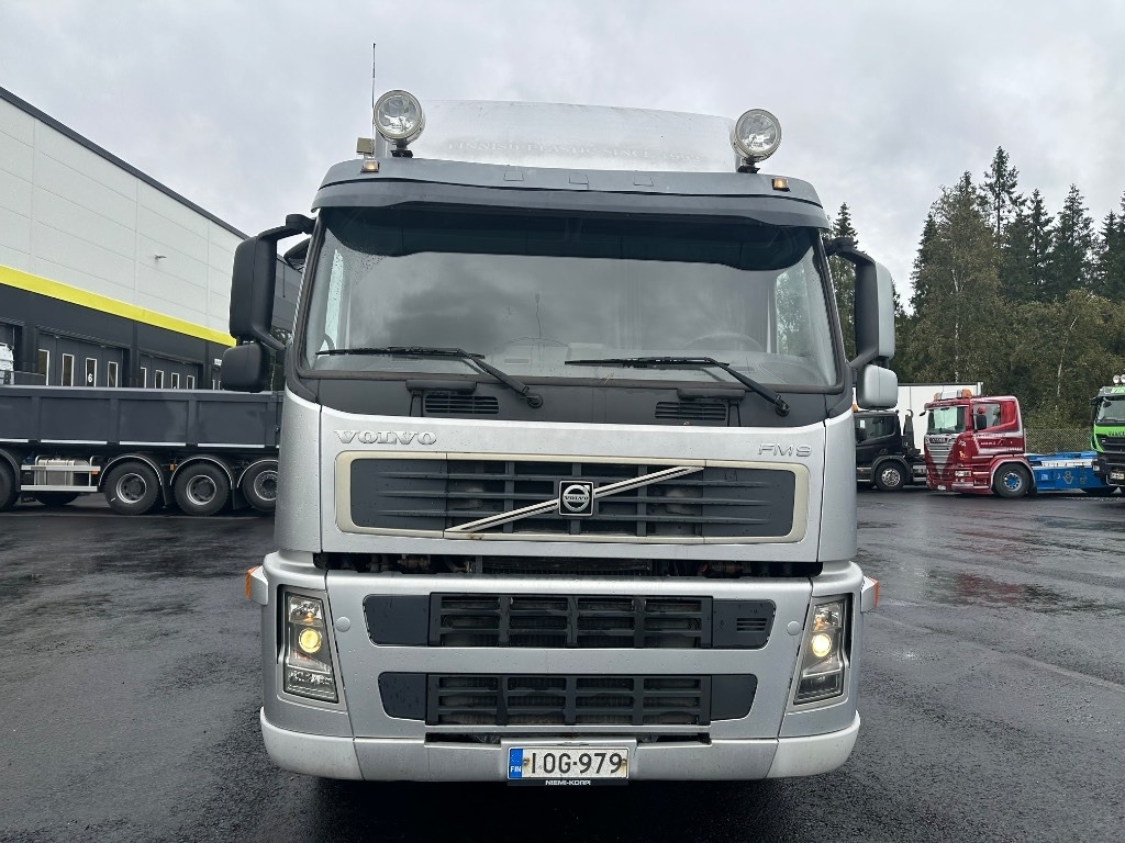 Volvo FM9 300 4x2 - Kravas automašīna ar slēgto virsbūvi: foto 2 Volvo FM9 300 4x2 - Kravas automašīna ar slēgto virsbūvi: foto 2