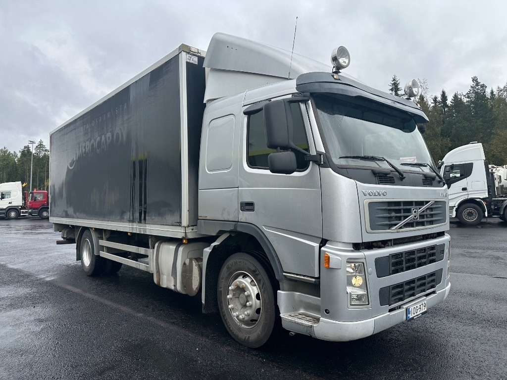 Volvo FM9 300 4x2 - Kravas automašīna ar slēgto virsbūvi: foto 3 Volvo FM9 300 4x2 - Kravas automašīna ar slēgto virsbūvi: foto 3