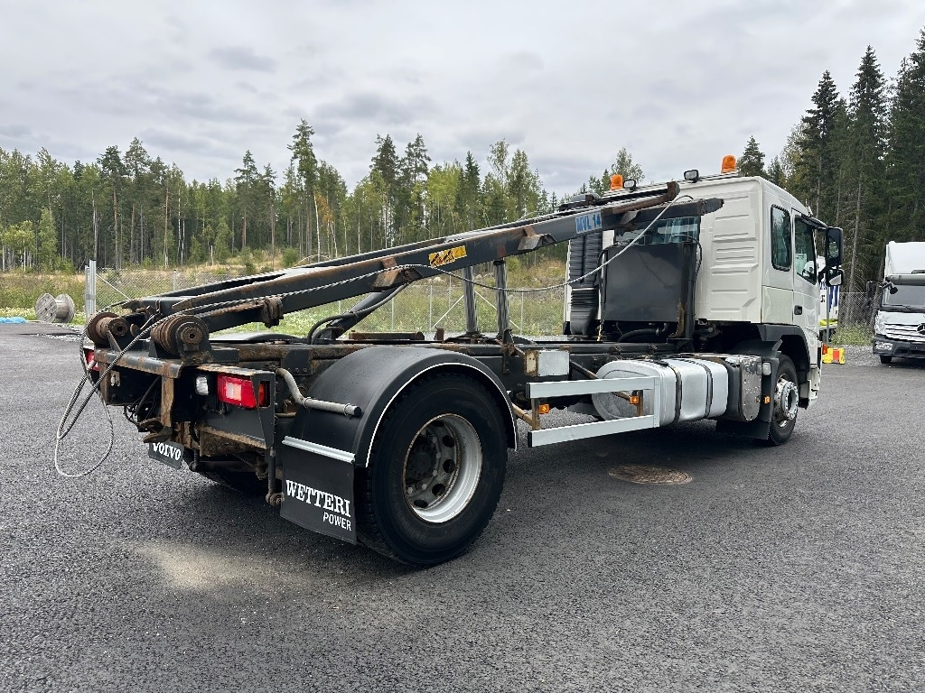 Volvo FM9 4x2 vaijerilaitteilla - Būvgružu konteineru vedējs: foto 4 Volvo FM9 4x2 vaijerilaitteilla - Būvgružu konteineru vedējs: foto 4