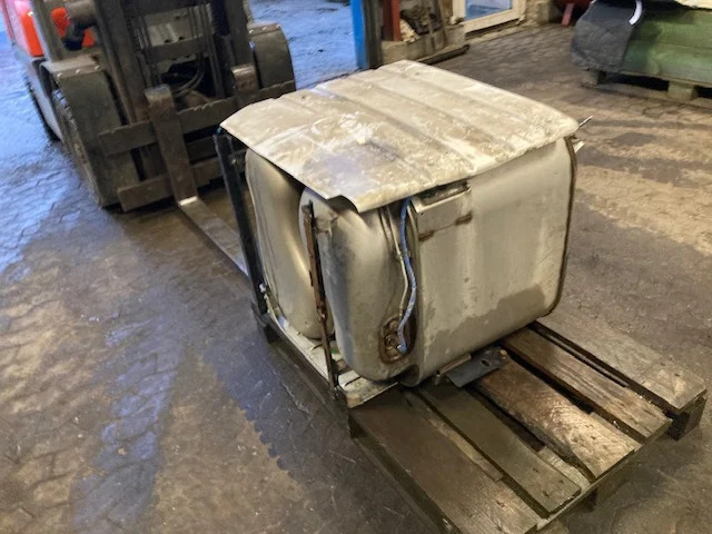 MAN 81.15103-6131 – MAN silencer - Izplūdes sistēma - Kravas automašīna: foto 4 MAN 81.15103-6131 – MAN silencer - Izplūdes sistēma - Kravas automašīna: foto 4