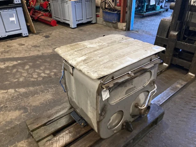 MAN 81.15103-6131 – MAN silencer - Izplūdes sistēma - Kravas automašīna: foto 3 MAN 81.15103-6131 – MAN silencer - Izplūdes sistēma - Kravas automašīna: foto 3