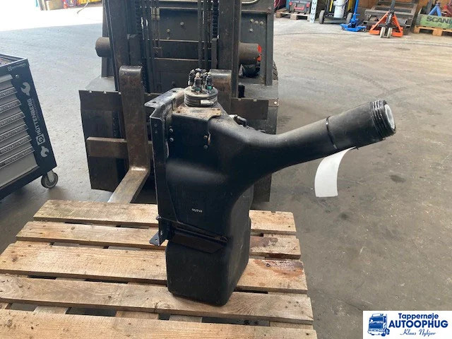 MAN Adblue – Urea tank MAN 81.15400-6185 - AdBlue tvertne - Kravas automašīna: foto 1 MAN Adblue – Urea tank MAN 81.15400-6185 - AdBlue tvertne - Kravas automašīna: foto 1