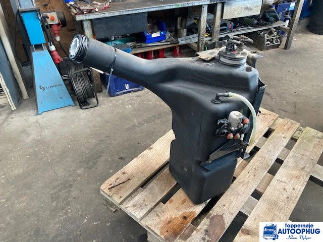 MAN Adblue – Urea tank MAN 81.15400-6185 - AdBlue tvertne - Kravas automašīna: foto 2 MAN Adblue – Urea tank MAN 81.15400-6185 - AdBlue tvertne - Kravas automašīna: foto 2