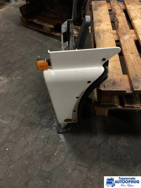 MAN Forskærme MAN 81.61210-0754 - Virsbūve un ārpuse - Kravas automašīna: foto 3 MAN Forskærme MAN 81.61210-0754 - Virsbūve un ārpuse - Kravas automašīna: foto 3