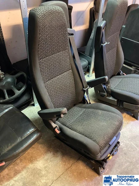 Scania 2421529 LH sæde - Kabīne un interjers - Kravas automašīna: foto 1 Scania 2421529 LH sæde - Kabīne un interjers - Kravas automašīna: foto 1