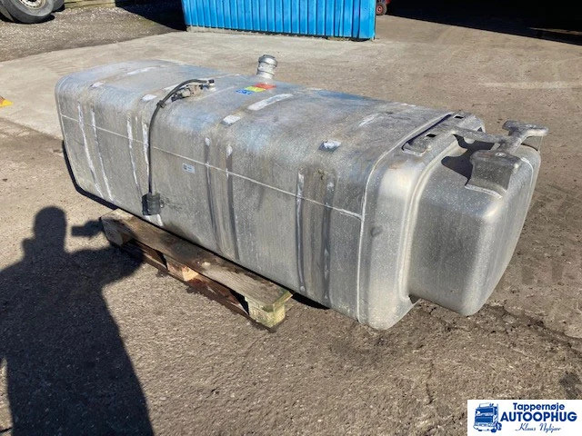 Scania Diesel tank 1000 liter Scania 1896480 - Degvielas tvertne - Kravas automašīna: foto 2 Scania Diesel tank 1000 liter Scania 1896480 - Degvielas tvertne - Kravas automašīna: foto 2