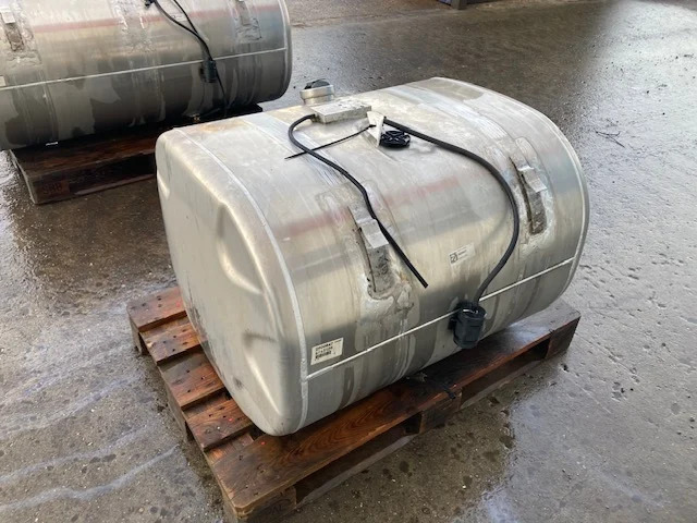 Scania Diesel tank – Scania 2713470 - Degvielas tvertne - Kravas automašīna: foto 4 Scania Diesel tank – Scania 2713470 - Degvielas tvertne - Kravas automašīna: foto 4