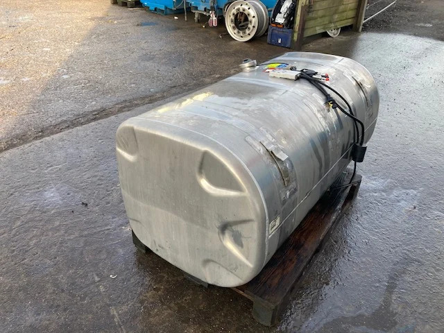 Scania Diesel tank – Scania 2714200 - Degvielas tvertne - Kravas automašīna: foto 4 Scania Diesel tank – Scania 2714200 - Degvielas tvertne - Kravas automašīna: foto 4