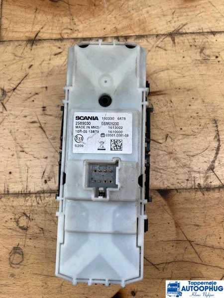 Scania Dør mondul P/N: 2569030 / 2398122 - Kabīne un interjers - Kravas automašīna: foto 1 Scania Dør mondul P/N: 2569030 / 2398122 - Kabīne un interjers - Kravas automašīna: foto 1