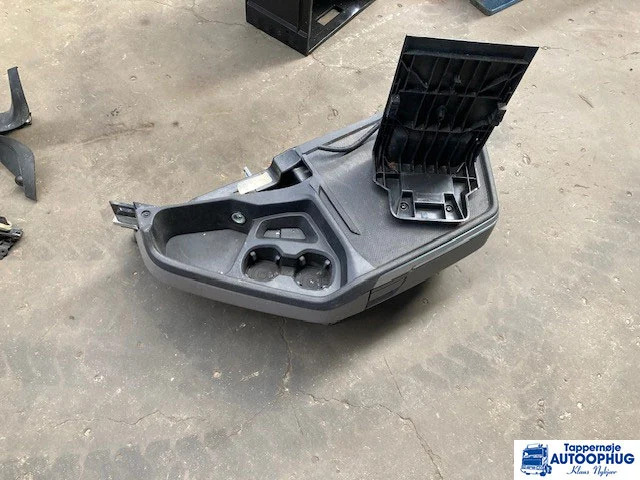 Scania Midterkonsol – Scania 2901429 - Kabīne un interjers - Kravas automašīna: foto 2 Scania Midterkonsol – Scania 2901429 - Kabīne un interjers - Kravas automašīna: foto 2