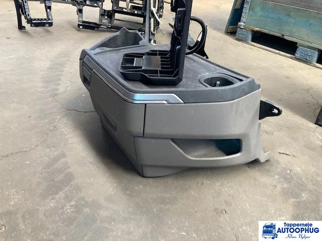 Scania Midterkonsol – Scania 2901429 - Kabīne un interjers - Kravas automašīna: foto 4 Scania Midterkonsol – Scania 2901429 - Kabīne un interjers - Kravas automašīna: foto 4