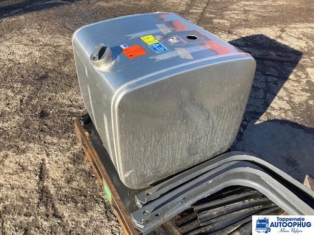 Scania diesel tank 300ltr Scania 2167505 - Degvielas tvertne - Kravas automašīna: foto 3 Scania diesel tank 300ltr Scania 2167505 - Degvielas tvertne - Kravas automašīna: foto 3