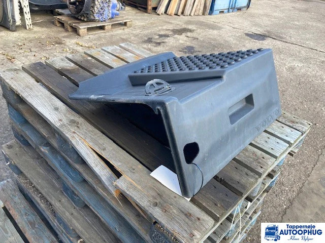 Volvo Batterilåg – Volvo 22078082 - Akumulators - Kravas automašīna: foto 2 Volvo Batterilåg – Volvo 22078082 - Akumulators - Kravas automašīna: foto 2