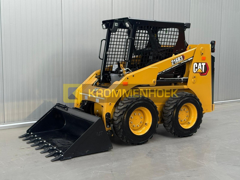 Caterpillar 216 B3 - Kompaktiekrāvējs: foto 2 Caterpillar 216 B3 - Kompaktiekrāvējs: foto 2