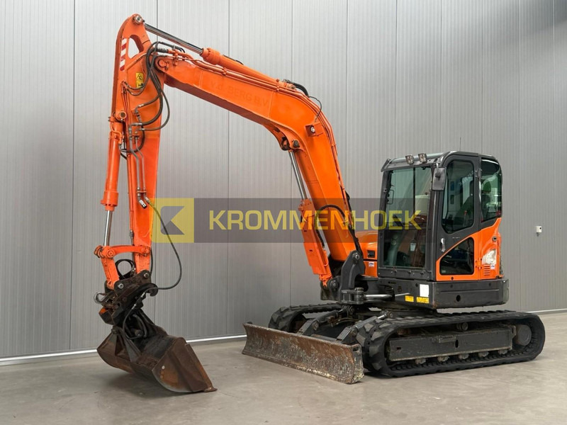 Doosan DX 85R-3 - Mini-ekskavators: foto 2 Doosan DX 85R-3 - Mini-ekskavators: foto 2