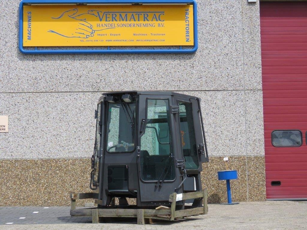 CNH Kabine - CNH CE - 87317280 - Kabīne - Lauksaimniecības tehnika: foto 1 CNH Kabine - CNH CE - 87317280 - Kabīne - Lauksaimniecības tehnika: foto 1