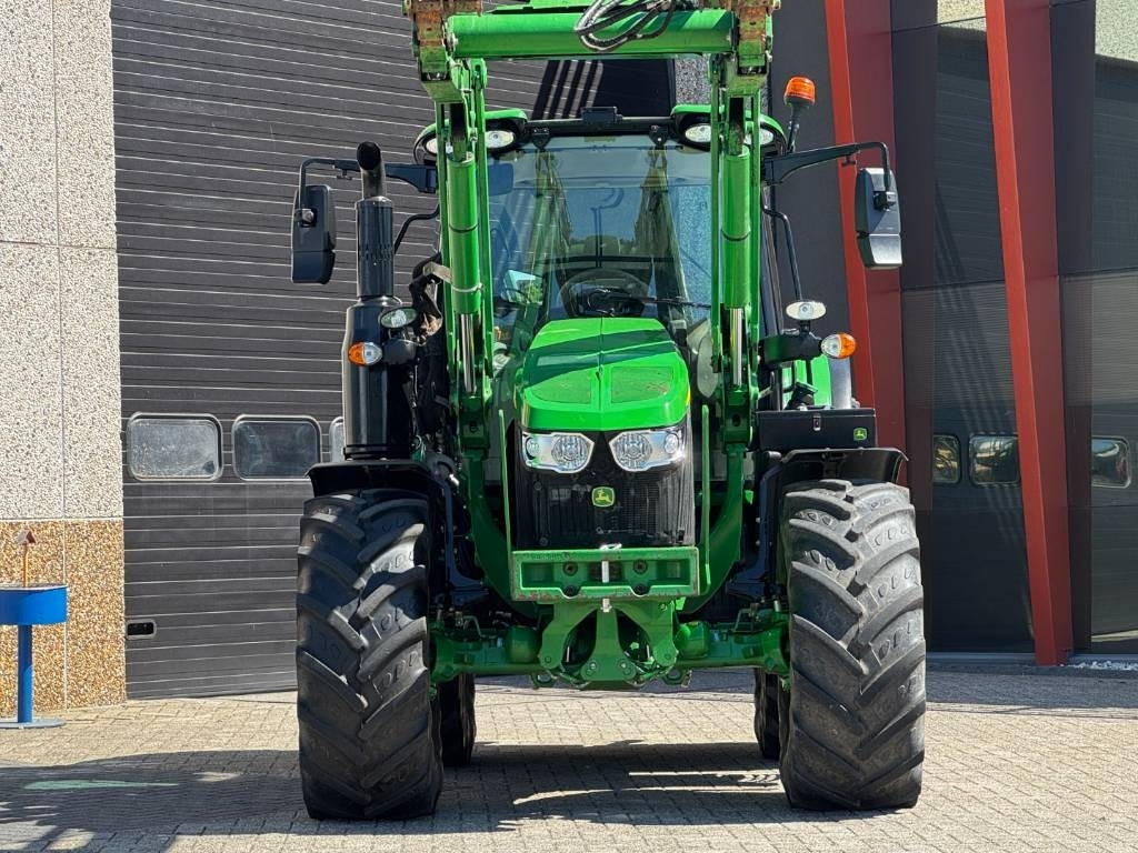 John Deere 6110M, 2021, Auto Power, 623R frontloader!! - Traktors: foto 3 John Deere 6110M, 2021, Auto Power, 623R frontloader!! - Traktors: foto 3