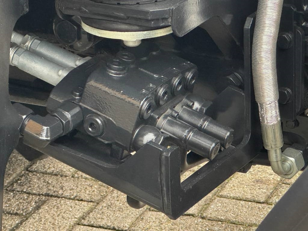 New Holland T4.75, Power Shuttle, creepspeed, ROPS! - Traktors: foto 5 New Holland T4.75, Power Shuttle, creepspeed, ROPS! - Traktors: foto 5