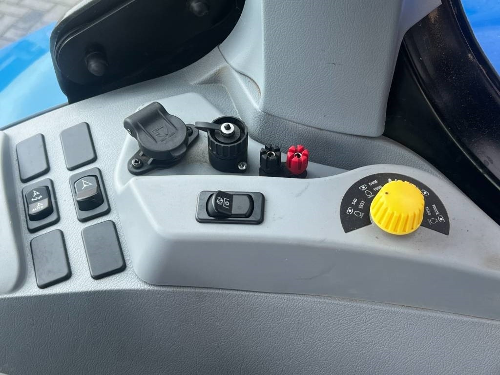 Traktors New Holland T7.270 Auto Command: foto 19