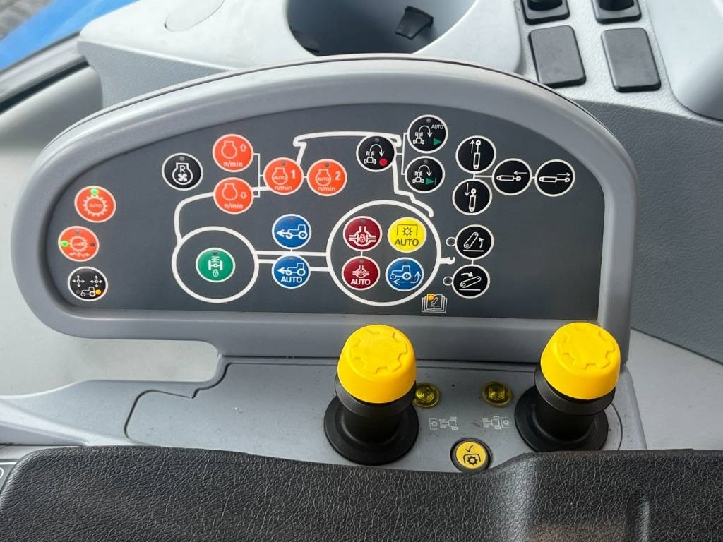 Traktors New Holland T7.270 Auto Command: foto 18