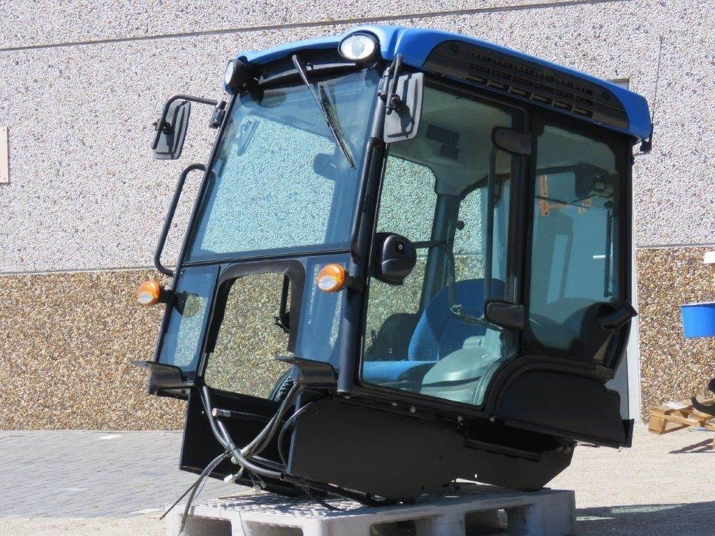 New Holland TK - Kabīne - Lauksaimniecības tehnika: foto 2 New Holland TK - Kabīne - Lauksaimniecības tehnika: foto 2