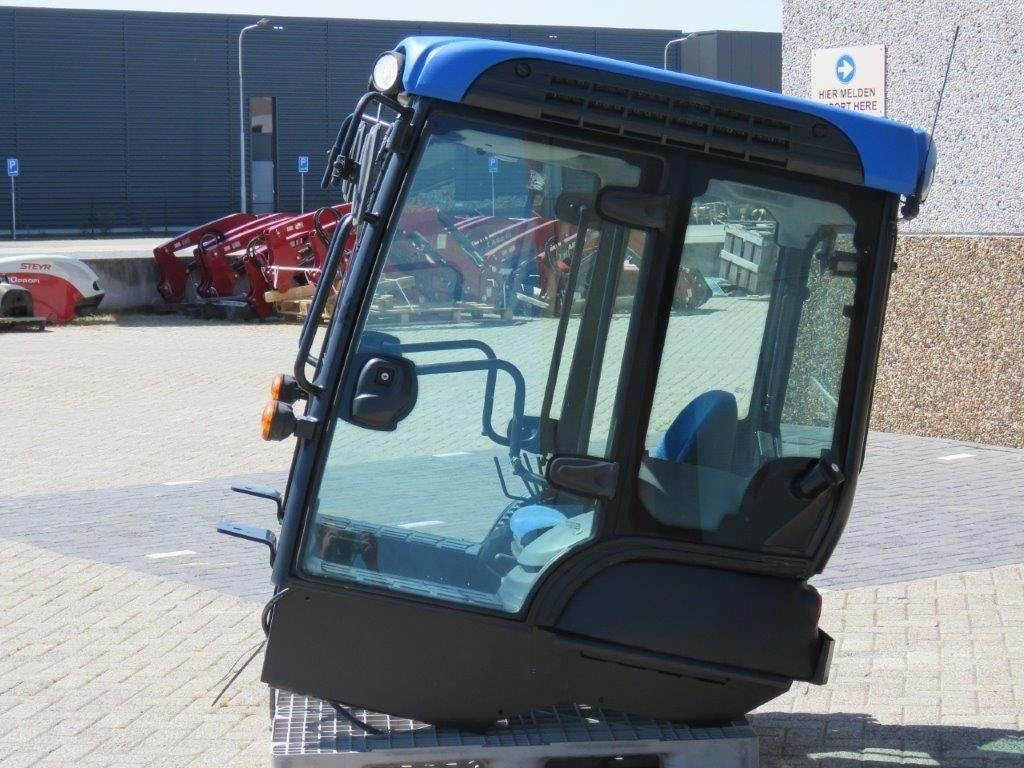 New Holland TK - Kabīne - Lauksaimniecības tehnika: foto 3 New Holland TK - Kabīne - Lauksaimniecības tehnika: foto 3
