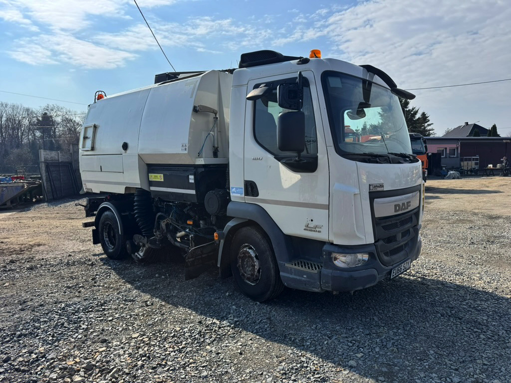 DAF LF180 - Ielu tīrīšanas mašīna: foto 1 DAF LF180 - Ielu tīrīšanas mašīna: foto 1