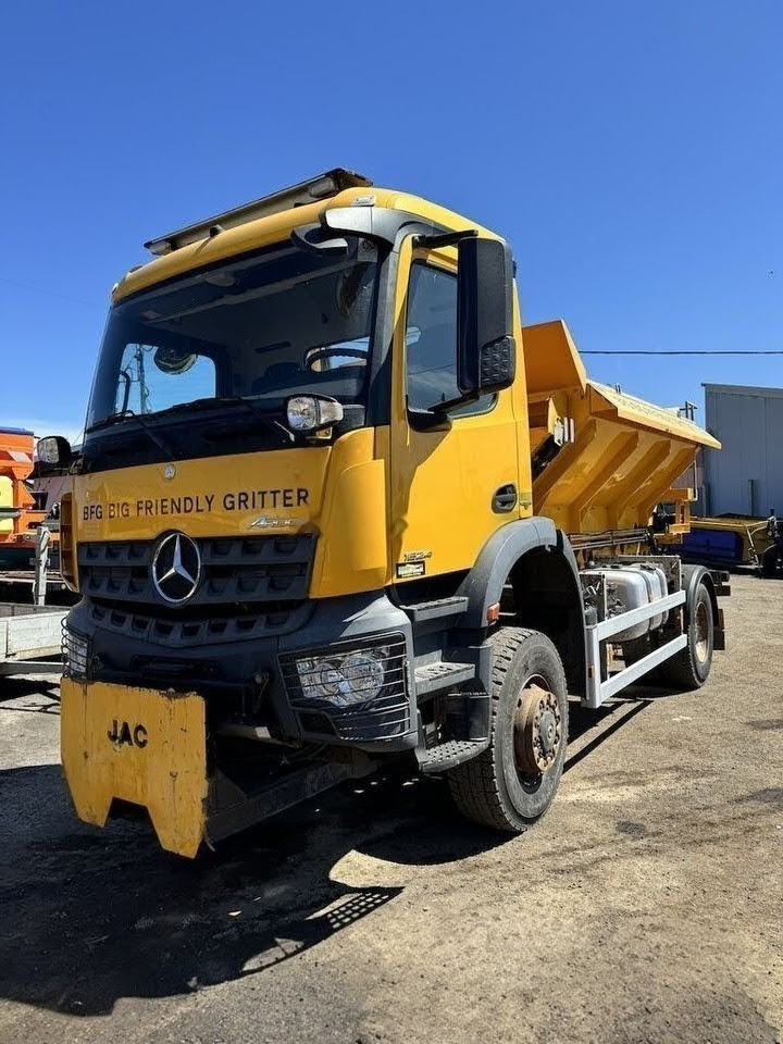 Mercedes-Benz 1824 - Komunālā/ Specializētā tehnika, Kravas automašīna: foto 1 Mercedes-Benz 1824 - Komunālā/ Specializētā tehnika, Kravas automašīna: foto 1