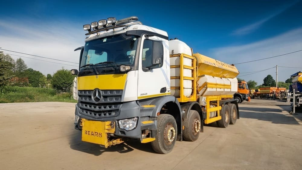 MERCEDES-BENZ AROCS 3243 8x4 | Euro 6 | Piaskarko Solarka Econ 12m³ - Sniega novākšanas tehnika: foto 1 MERCEDES-BENZ AROCS 3243 8x4 | Euro 6 | Piaskarko Solarka Econ 12m³ - Sniega novākšanas tehnika: foto 1