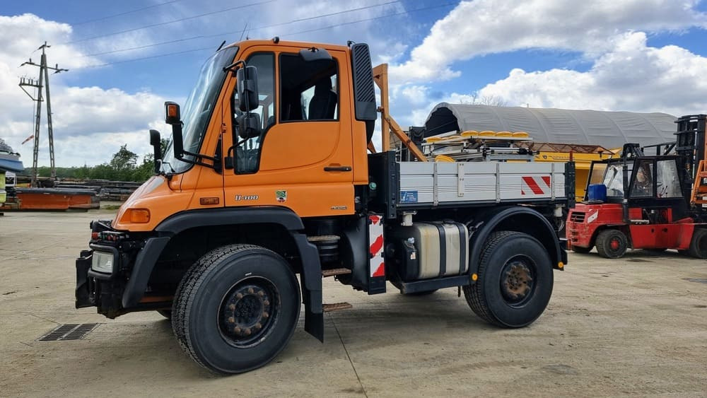 MERCEDES-BENZ Unimog U400 - Komunālais traktors: foto 4 MERCEDES-BENZ Unimog U400 - Komunālais traktors: foto 4