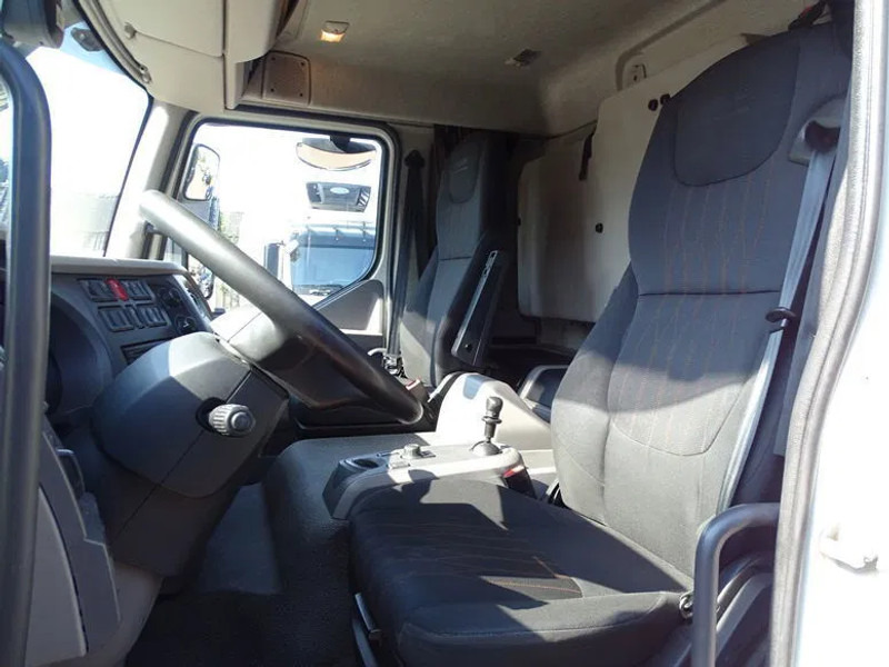 DAF LF 260 16 TON SLEEPER BOX 720X250X244 LBW 1.5 T - Kravas automašīna ar slēgto virsbūvi: foto 4 DAF LF 260 16 TON SLEEPER BOX 720X250X244 LBW 1.5 T - Kravas automašīna ar slēgto virsbūvi: foto 4