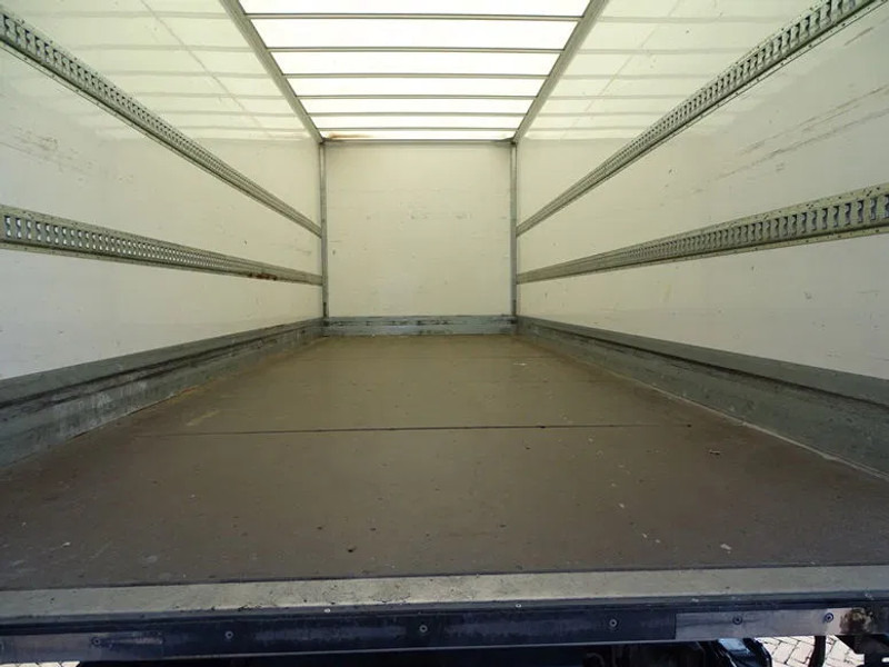 DAF LF 260 16 TON SLEEPER BOX 720X250X244 LBW 1.5 T - Kravas automašīna ar slēgto virsbūvi: foto 3 DAF LF 260 16 TON SLEEPER BOX 720X250X244 LBW 1.5 T - Kravas automašīna ar slēgto virsbūvi: foto 3