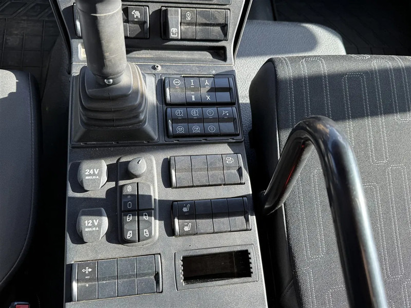 Kravas automašīna Mercedes-Benz Unimog U 218 Kipper 3 Seats 4WD AGRI Euro 6: foto 11