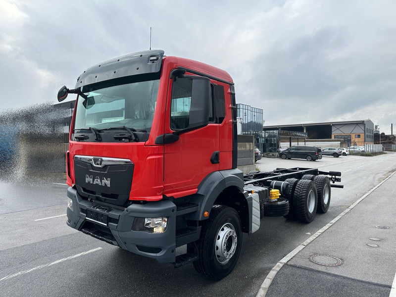 MAN TGS 33.400 6X4 BB CH - Šasija kravas automašīna: foto 2 MAN TGS 33.400 6X4 BB CH - Šasija kravas automašīna: foto 2
