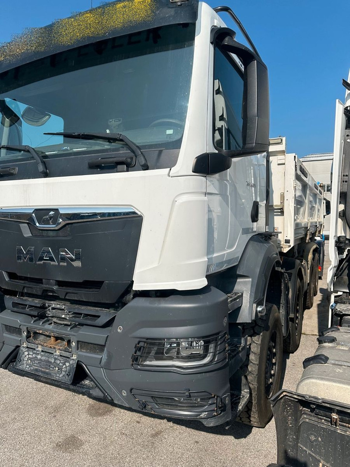 MAN TGS 35.510 8X4 Motorschaden - Kravas automašīna pašizgāzējs: foto 2 MAN TGS 35.510 8X4 Motorschaden - Kravas automašīna pašizgāzējs: foto 2