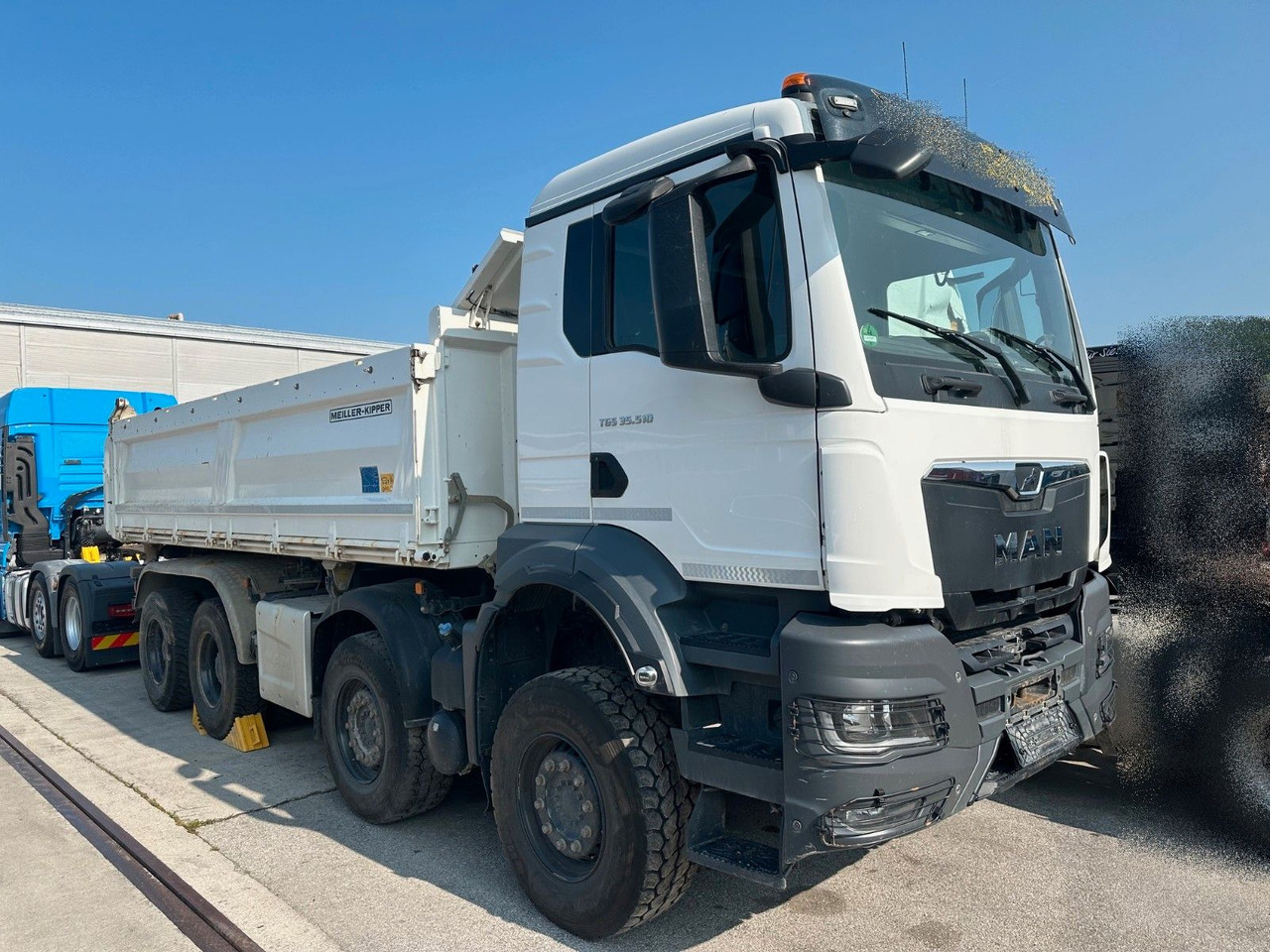 MAN TGS 35.510 8X4 Motorschaden - Kravas automašīna pašizgāzējs: foto 1 MAN TGS 35.510 8X4 Motorschaden - Kravas automašīna pašizgāzējs: foto 1