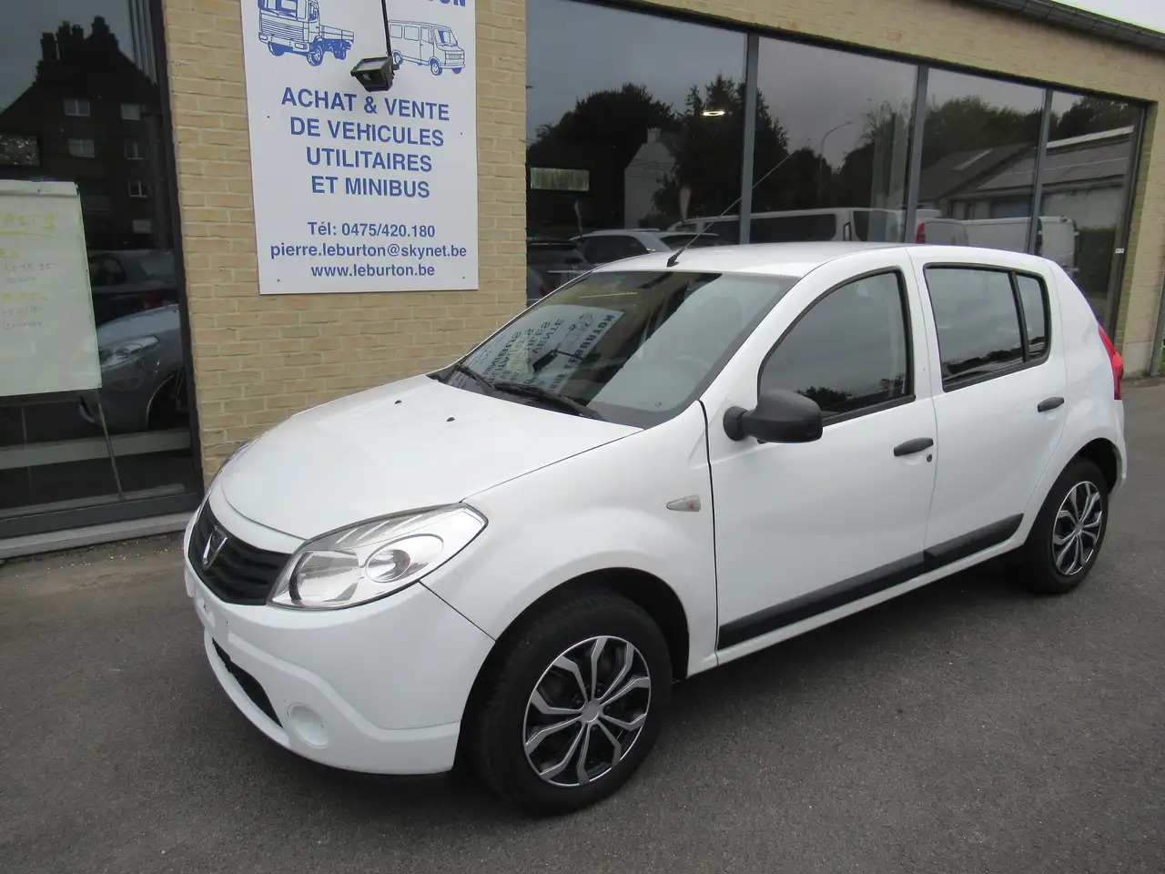Dacia Sandero Sandero 1.2i Ambiance - Vieglā automašīna: foto 1 Dacia Sandero Sandero 1.2i Ambiance - Vieglā automašīna: foto 1