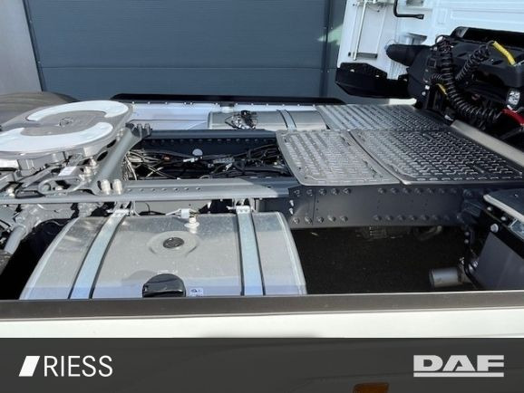 DAF XG 530 FT Alcoa Leder Vollluft Standklima - Vilcējs: foto 5 DAF XG 530 FT Alcoa Leder Vollluft Standklima - Vilcējs: foto 5