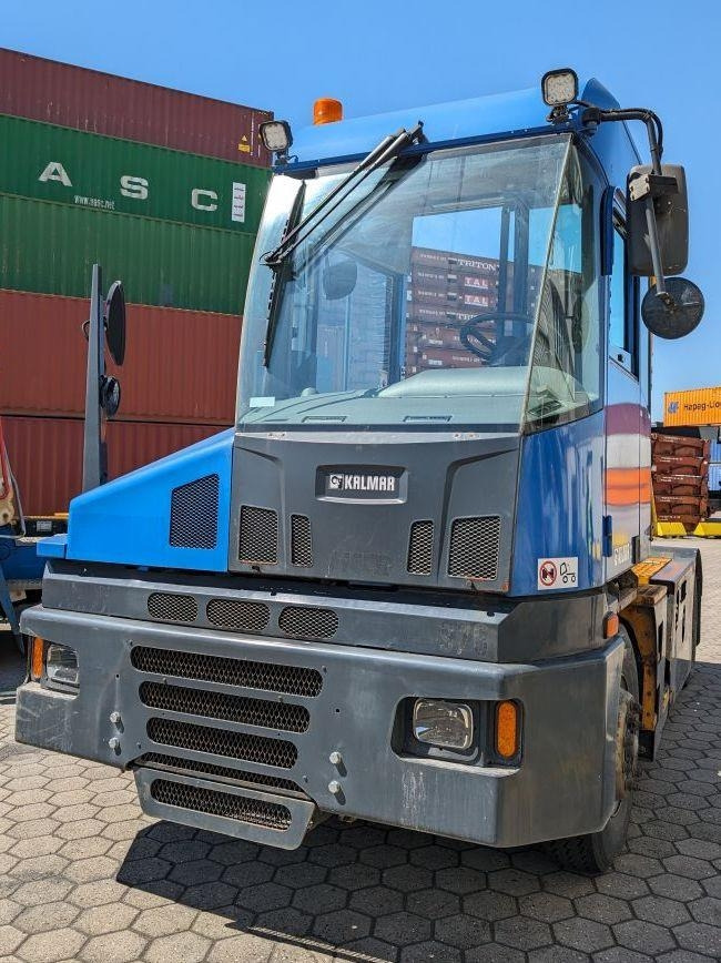 Kalmar T2 - Termināļa traktors: foto 1 Kalmar T2 - Termināļa traktors: foto 1