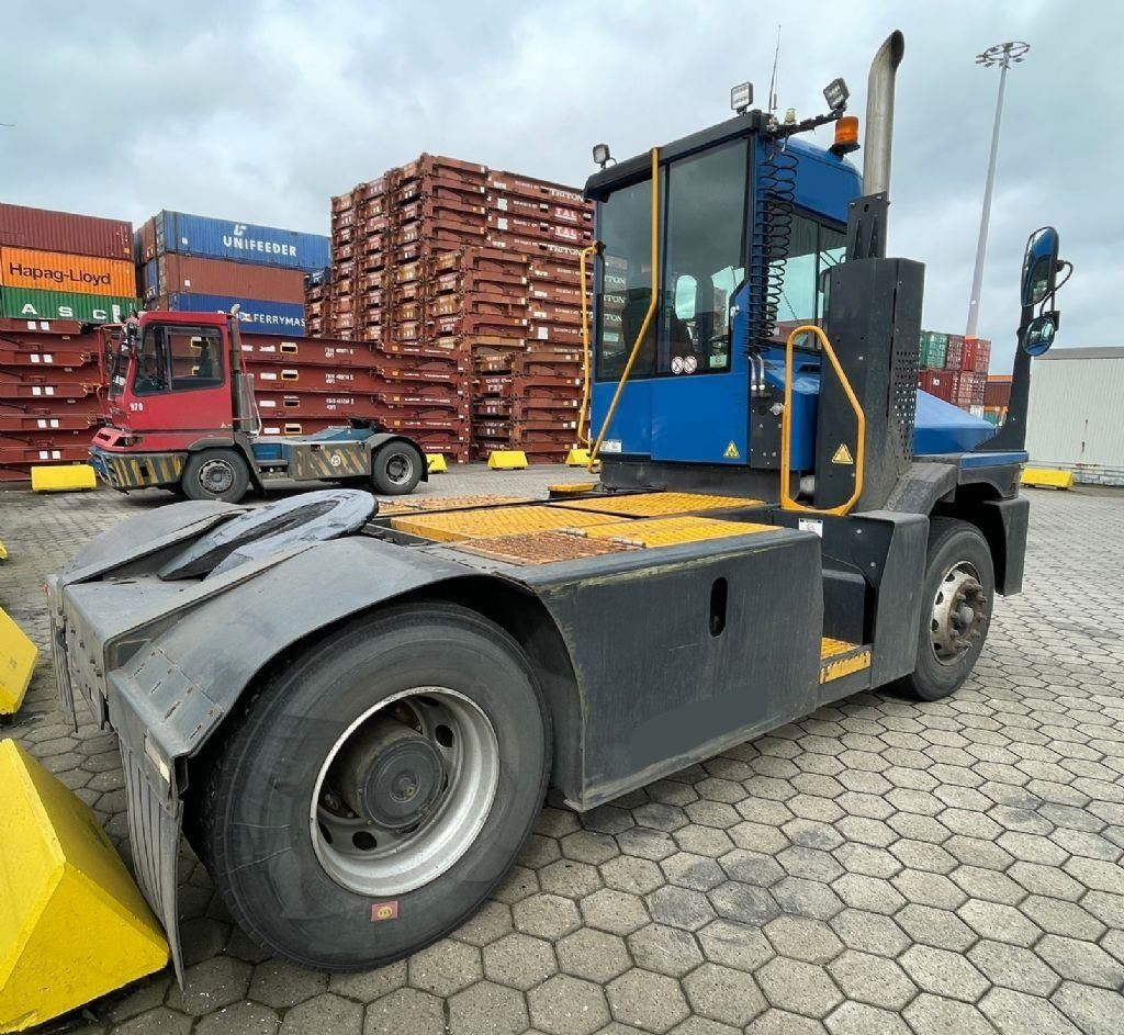 Kalmar T2 - Termināļa traktors: foto 3 Kalmar T2 - Termināļa traktors: foto 3