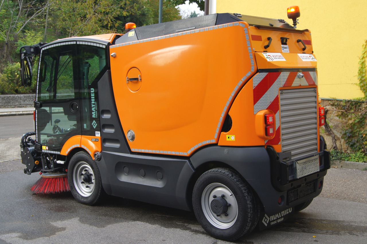 MATHIEU Azura Flex MC210 3-rd brush / EURO 6 / TÜV - Ielu tīrīšanas mašīna: foto 5 MATHIEU Azura Flex MC210 3-rd brush / EURO 6 / TÜV - Ielu tīrīšanas mašīna: foto 5