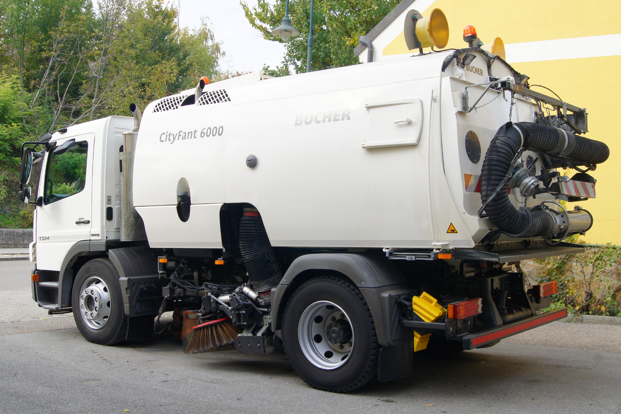 MERCEDES-BENZ ATEGO 1324 / BUCHER CityFant 6000 TWIN, beidseitig + Heck, Aufbaumotor - Ielu tīrīšanas mašīna: foto 4 MERCEDES-BENZ ATEGO 1324 / BUCHER CityFant 6000 TWIN, beidseitig + Heck, Aufbaumotor - Ielu tīrīšanas mašīna: foto 4
