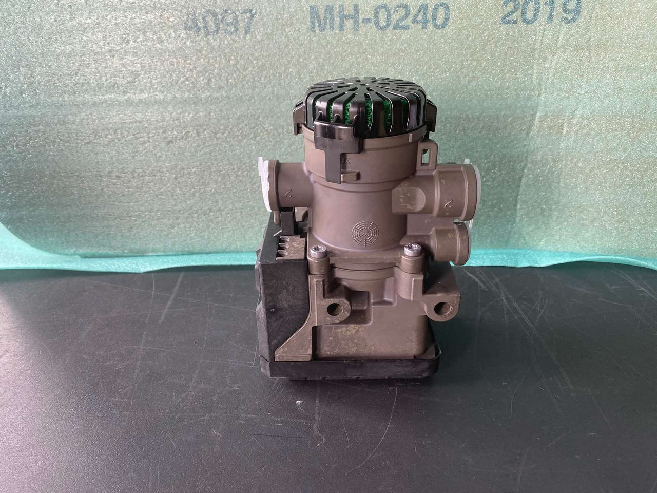 SCANIA AIR VALVE 1879280, 1879275 - Bremžu vārsts - Kravas automašīna: foto 4 SCANIA AIR VALVE 1879280, 1879275 - Bremžu vārsts - Kravas automašīna: foto 4