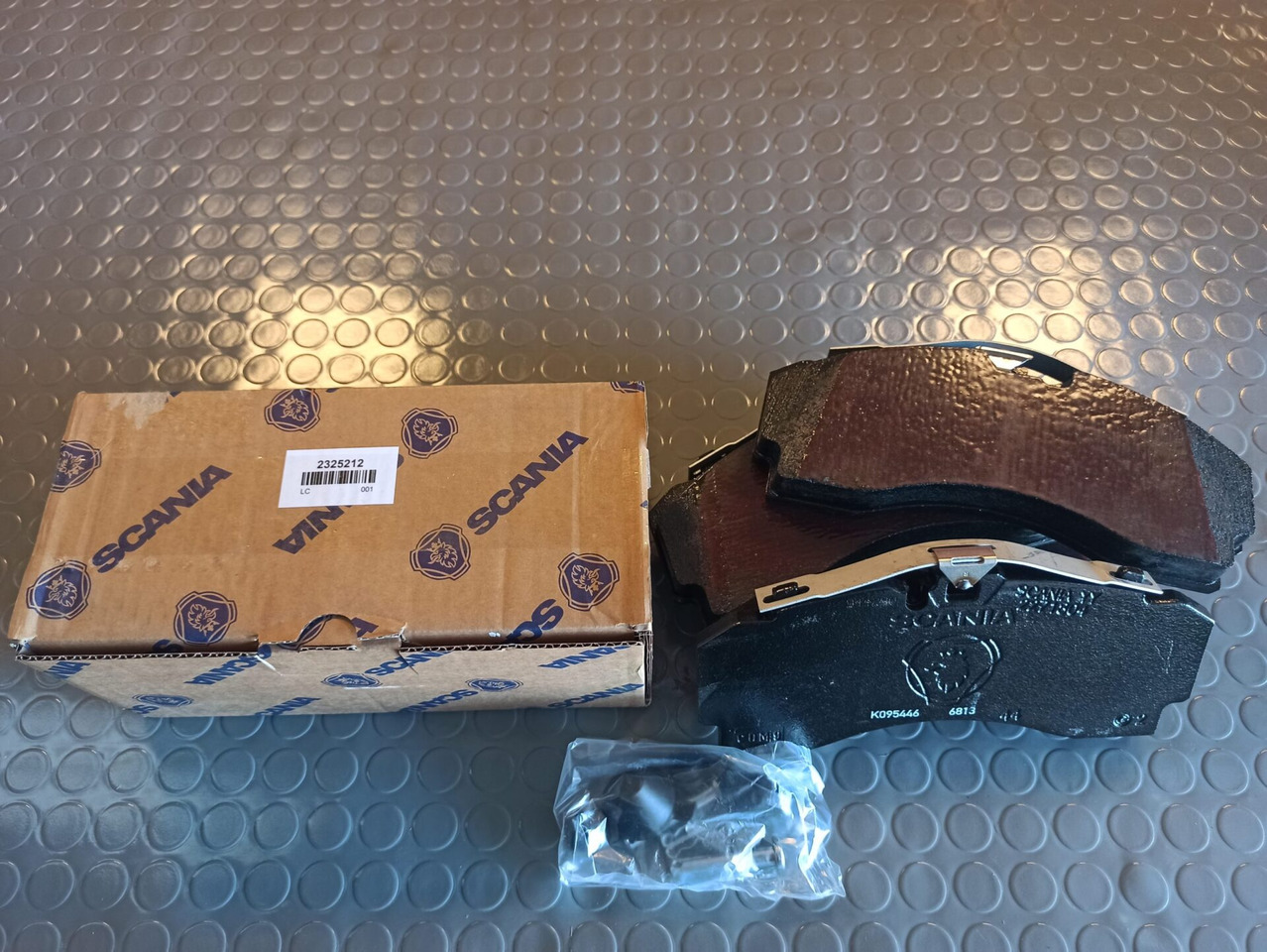 SCANIA BRAKE PAD KIT - 2325212 - Bremžu daļas - Kravas automašīna: foto 1 SCANIA BRAKE PAD KIT - 2325212 - Bremžu daļas - Kravas automašīna: foto 1