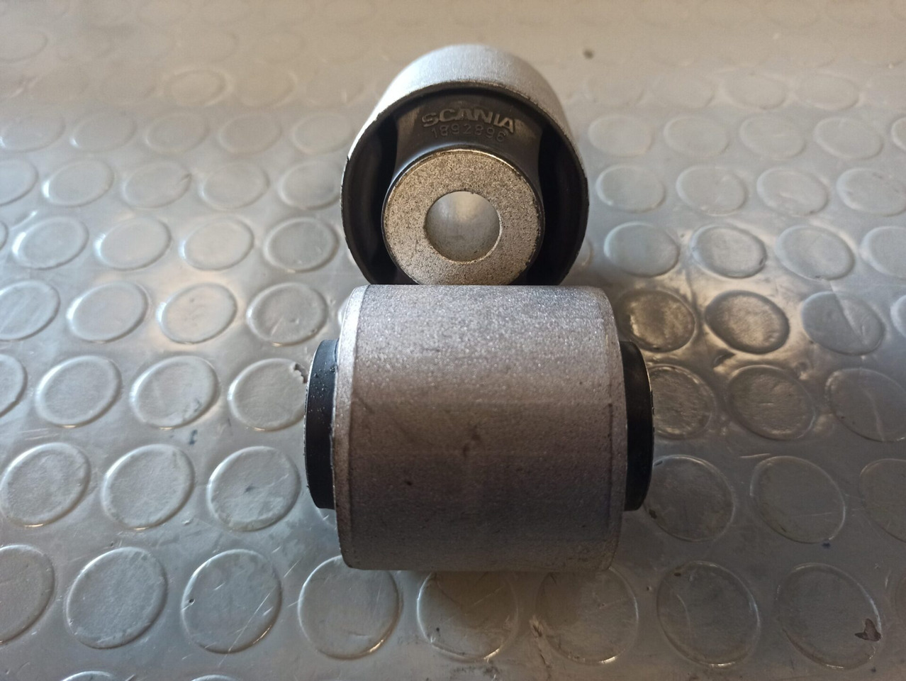 SCANIA BUSH - 1892896 - Kabīnes piekare - Kravas automašīna: foto 1 SCANIA BUSH - 1892896 - Kabīnes piekare - Kravas automašīna: foto 1