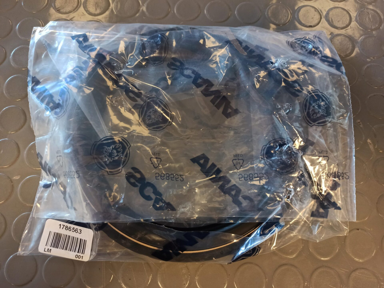 SCANIA CRANKSHAFT SEAL - 1786563 - Kloķvārpsta - Kravas automašīna: foto 1 SCANIA CRANKSHAFT SEAL - 1786563 - Kloķvārpsta - Kravas automašīna: foto 1